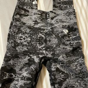 Women’s Best seamless camo